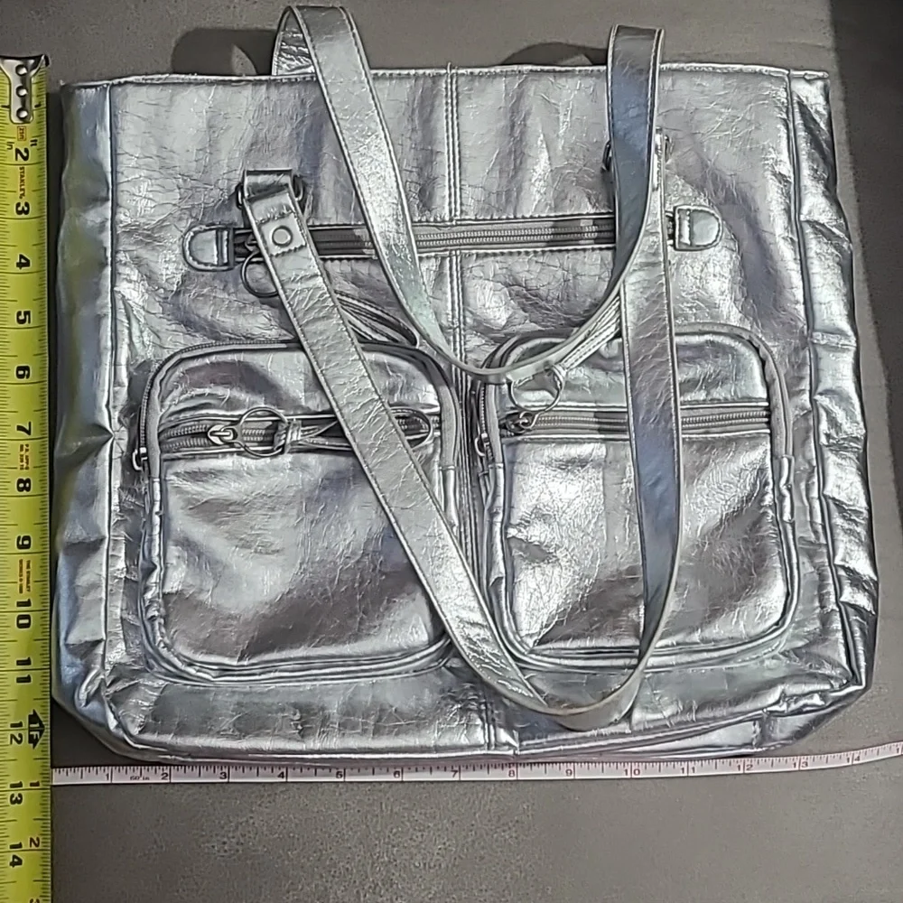 Shiny silver metallic handbag. Outside pockets snap closure‎ clean inside